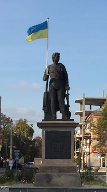 В Херсоне на памятник Потемкину установили флаг Украины