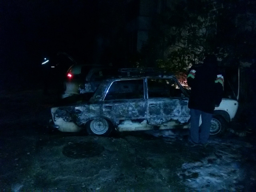 Ночью в Николаеве горели две машины