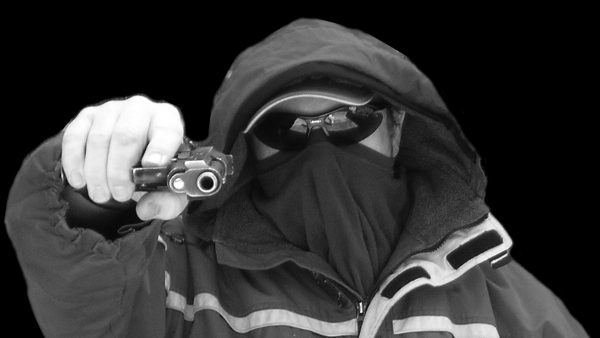 Под Одессой злоумышленники в масках пытались ограбить торговый центр и подстрелили охранника