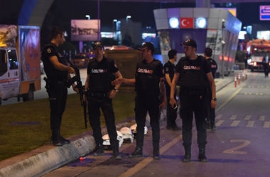 В Турции из-за стрельбы закрыли крупнейший аэропорт