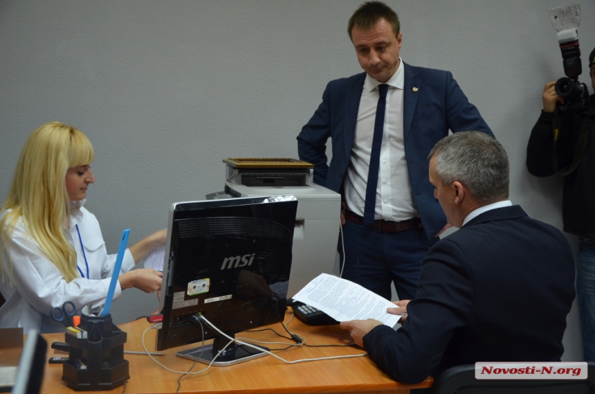 «Работать для людей»: В Николаеве открылась служба государственной регистрации. ФОТОРЕПОРТАЖ