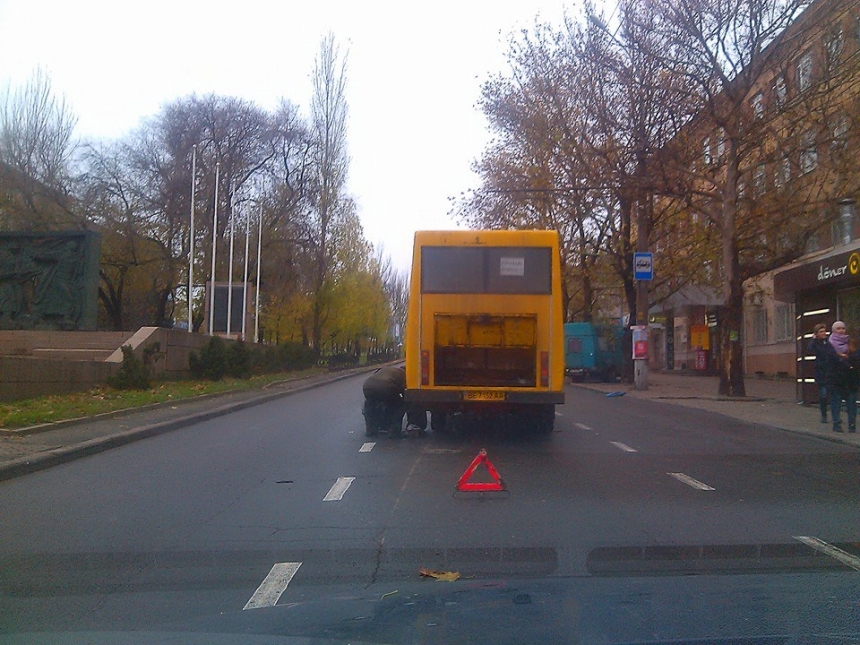 В Николаеве у маршрутки на ходу отвалилось колесо