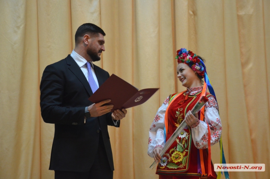 В Николаеве губернатор Савченко наградил волонтеров. ФОТОРЕПОРТАЖ