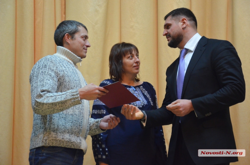 В Николаеве губернатор Савченко наградил волонтеров. ФОТОРЕПОРТАЖ