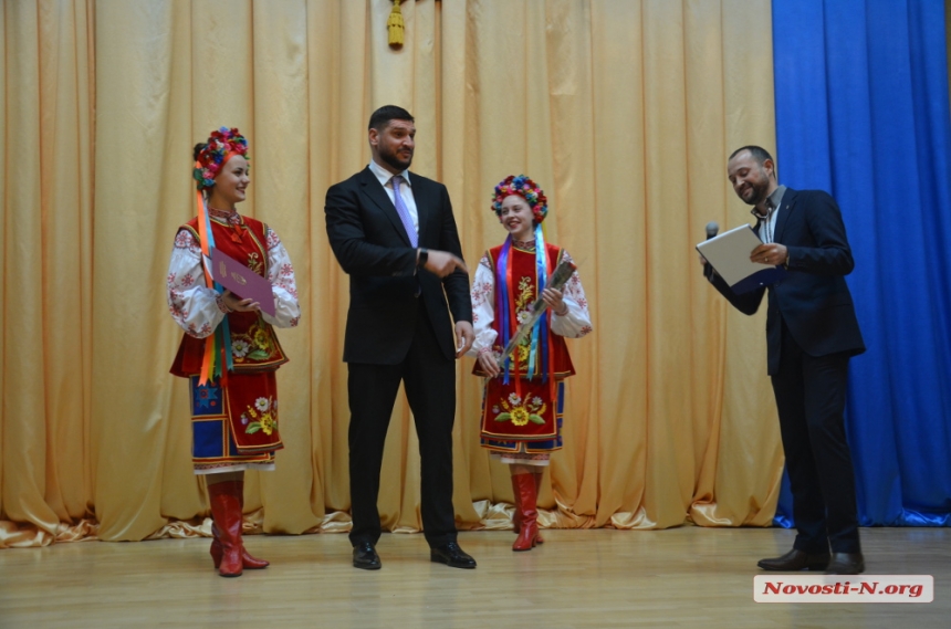 В Николаеве губернатор Савченко наградил волонтеров. ФОТОРЕПОРТАЖ