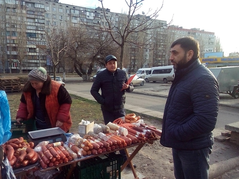В Николаеве прекратили несанкционированную торговлю колбасными изделиями
