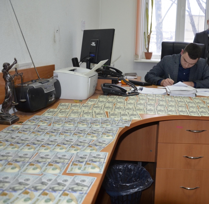 В Николаеве организаторы казино пытались дать взятку $10 тыс. прокурору