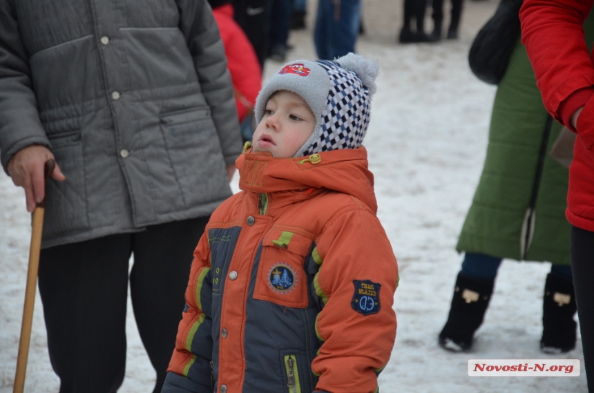 Как николаевцы зажигали главную городскую елочку. ФОТОРЕПОРТАЖ 