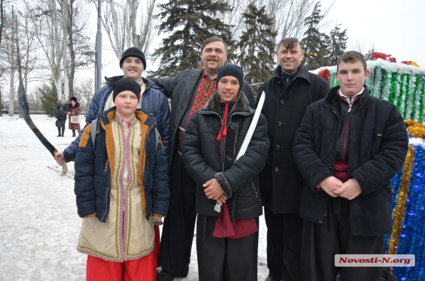 Как николаевцы зажигали главную городскую елочку. ФОТОРЕПОРТАЖ 