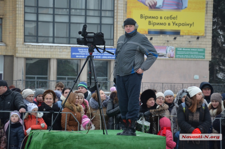 Как николаевцы зажигали главную городскую елочку. ФОТОРЕПОРТАЖ 