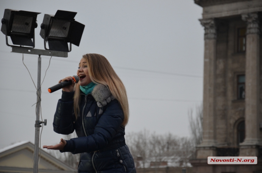 Как николаевцы зажигали главную городскую елочку. ФОТОРЕПОРТАЖ 