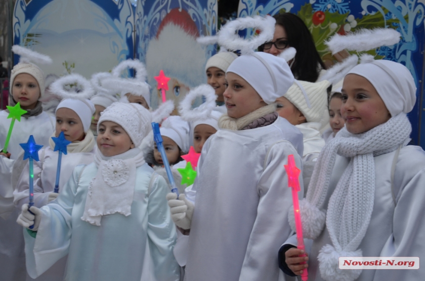 Как николаевцы зажигали главную городскую елочку. ФОТОРЕПОРТАЖ 