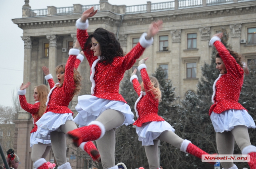 Как николаевцы зажигали главную городскую елочку. ФОТОРЕПОРТАЖ 