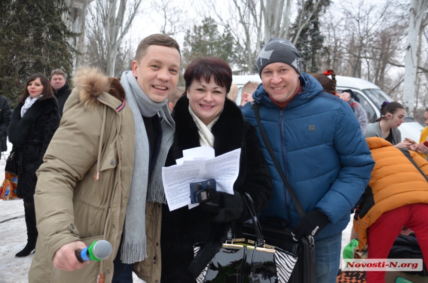 Как николаевцы зажигали главную городскую елочку. ФОТОРЕПОРТАЖ 