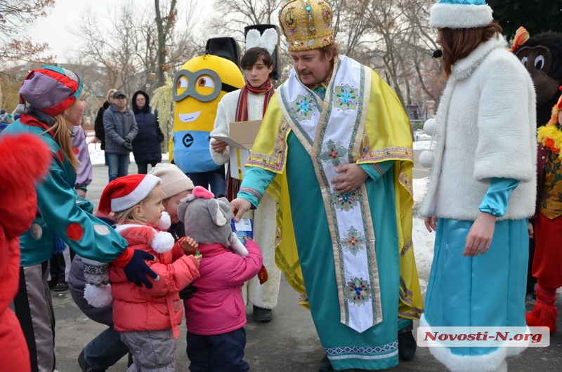  Как проходило открытие главной елки Заводского р-на города Николаева в \"Сказке\". ФОТОРЕПОРТАЖ