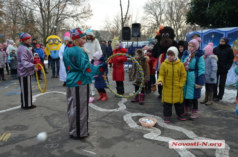  Как проходило открытие главной елки Заводского р-на города Николаева в \"Сказке\". ФОТОРЕПОРТАЖ