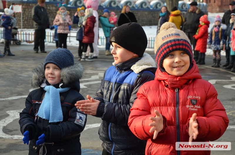  Как проходило открытие главной елки Заводского р-на города Николаева в \"Сказке\". ФОТОРЕПОРТАЖ