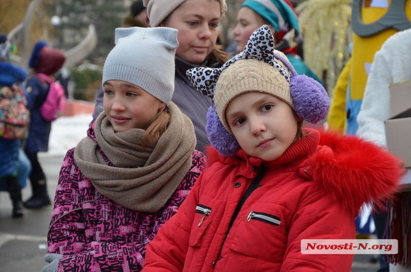  Как проходило открытие главной елки Заводского р-на города Николаева в \"Сказке\". ФОТОРЕПОРТАЖ