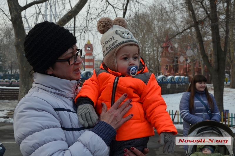  Как проходило открытие главной елки Заводского р-на города Николаева в \"Сказке\". ФОТОРЕПОРТАЖ