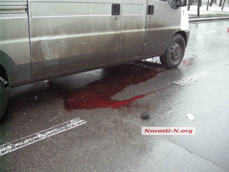 В центре Николаева маршрутка насмерть сбила пешехода