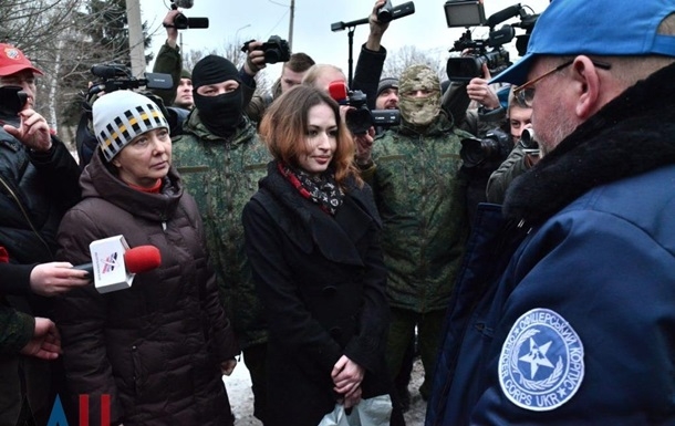 Сеператисты отдали Украине двух заложниц