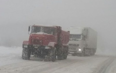 На Закарпатье лавины сошли на трассы