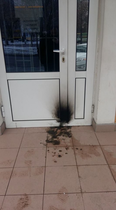 В Николаеве неизвестные подожгли двери офиса лидера «Украинского выбора»