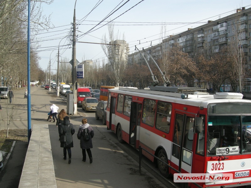В центре Николаева столкнулись маршрутка и «Мицубиши»