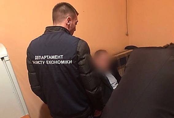 На Николаевщине адвокату, задержанному на взятке в 7 тысяч долларов, избрана мера пресечения 