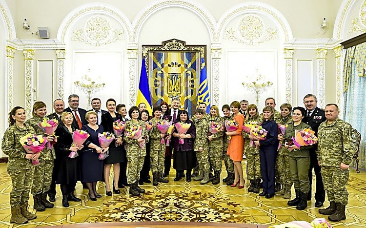 К Международному женскому дню двое жительниц  Николаева получили награды от Порошенко