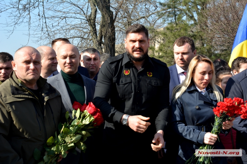 В Николаев на возложение цветов к памятнику Шевченко приехал нардеп Ярош