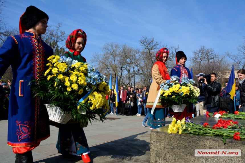 В Николаев на возложение цветов к памятнику Шевченко приехал нардеп Ярош