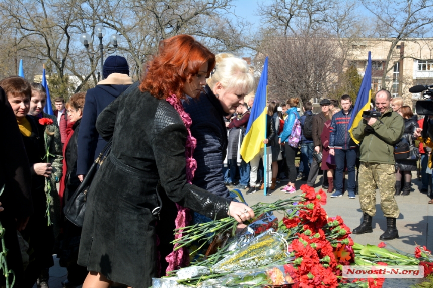 В Николаев на возложение цветов к памятнику Шевченко приехал нардеп Ярош