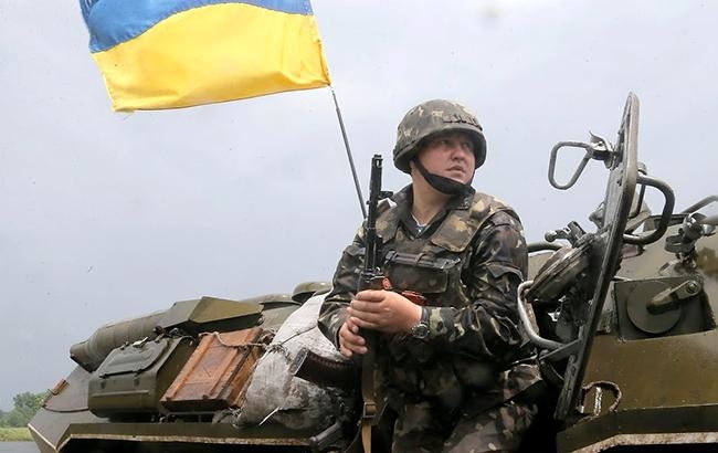 В зоне АТО в результате обстрелов ранены 3 украинских военных, - штаб 
