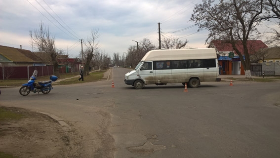 В Очакове в ДТП с маршруткой и мопедом пострадал 75-летний водитель