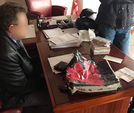 В Луцке на взятке в 675 тыс. гривен задержан местный чиновник