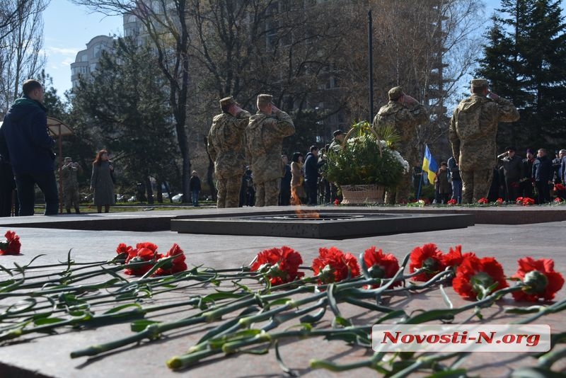 В Николаеве почтили память погибших в боях 