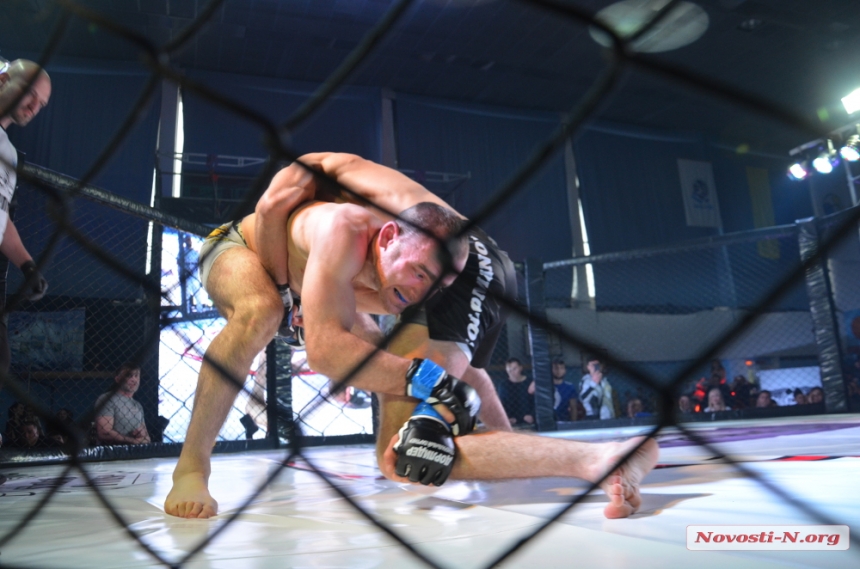 В Николаеве состоялись самые зрелищные бои за пояс чемпиона Украины по Mix Fight