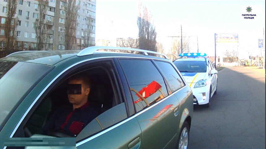 По Николаеву на Audi разъезжал мужчина с поддельными документами на автомобиль 