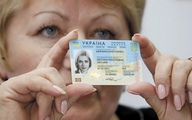 Украинские банки отказываются обслуживать клиентов с ID-паспортами