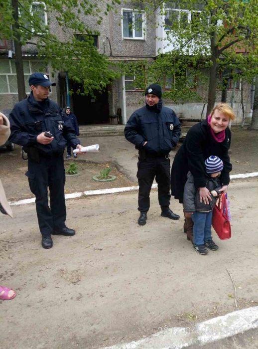 В Николаеве у матери-одиночки забрали двух детей с места, где им грозила опасность 