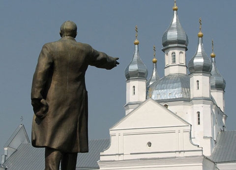 В селе на Киевщине памятник Ленину хотят "переплавить" на церковные купола