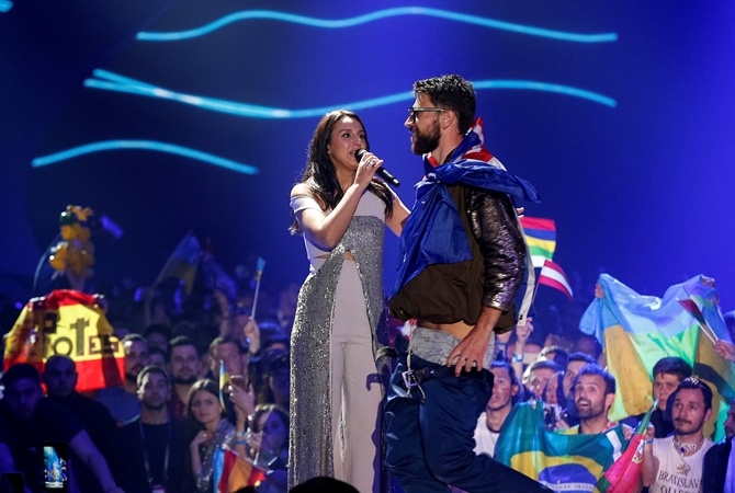 Организаторы «Евровидения» извинились за голую ж... в прямом эфире