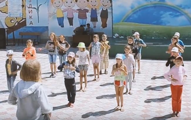 Журналисты показали шокирующие условия в украинских детских лагерях. Видео