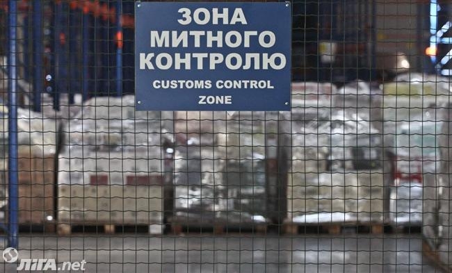 Украинская таможня начала задерживать посылки с товарами из интернет-магазинов