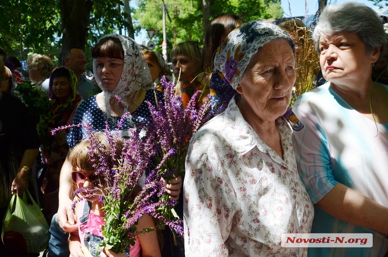 В главном николаевском храме праздновали Троицу