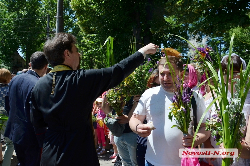 В главном николаевском храме праздновали Троицу