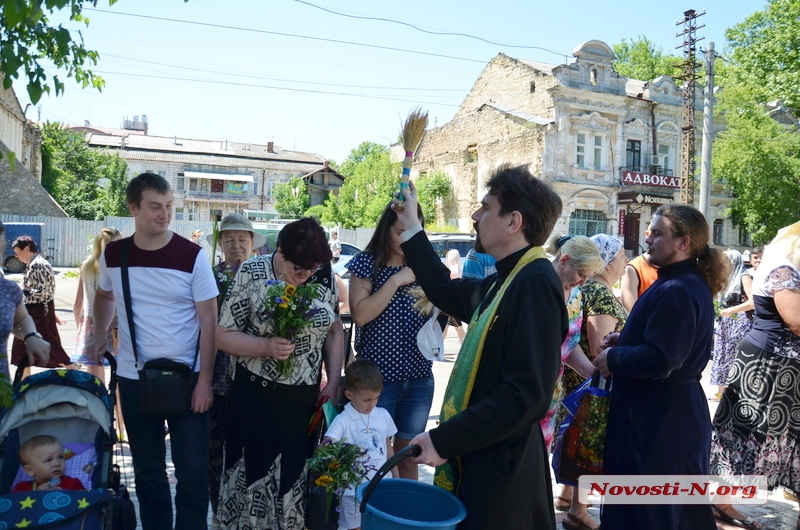 В главном николаевском храме праздновали Троицу