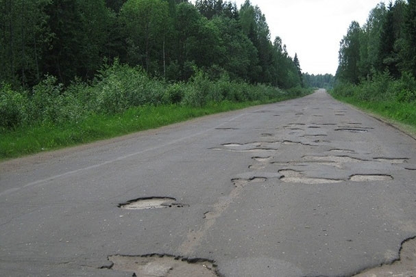"Укравтодор" будет требовать компенсацию у РФ за разрушенные на Донбассе и в Крыму дороги