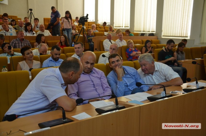 Почему депутаты обозлились на зама губернатора Савченко. Кому и как выделяются деньги на округа